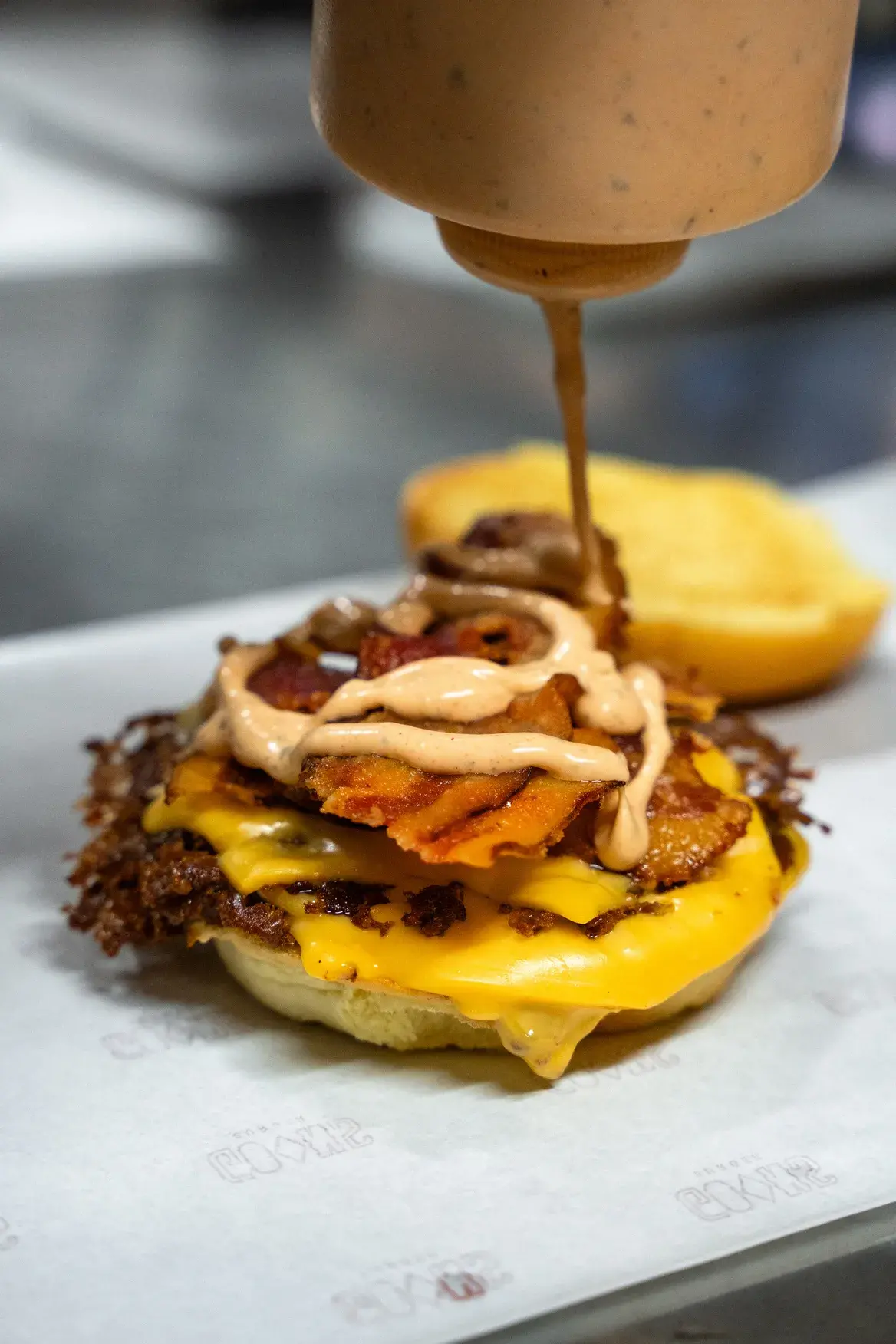 Goons Burger, smash burgers con salsas